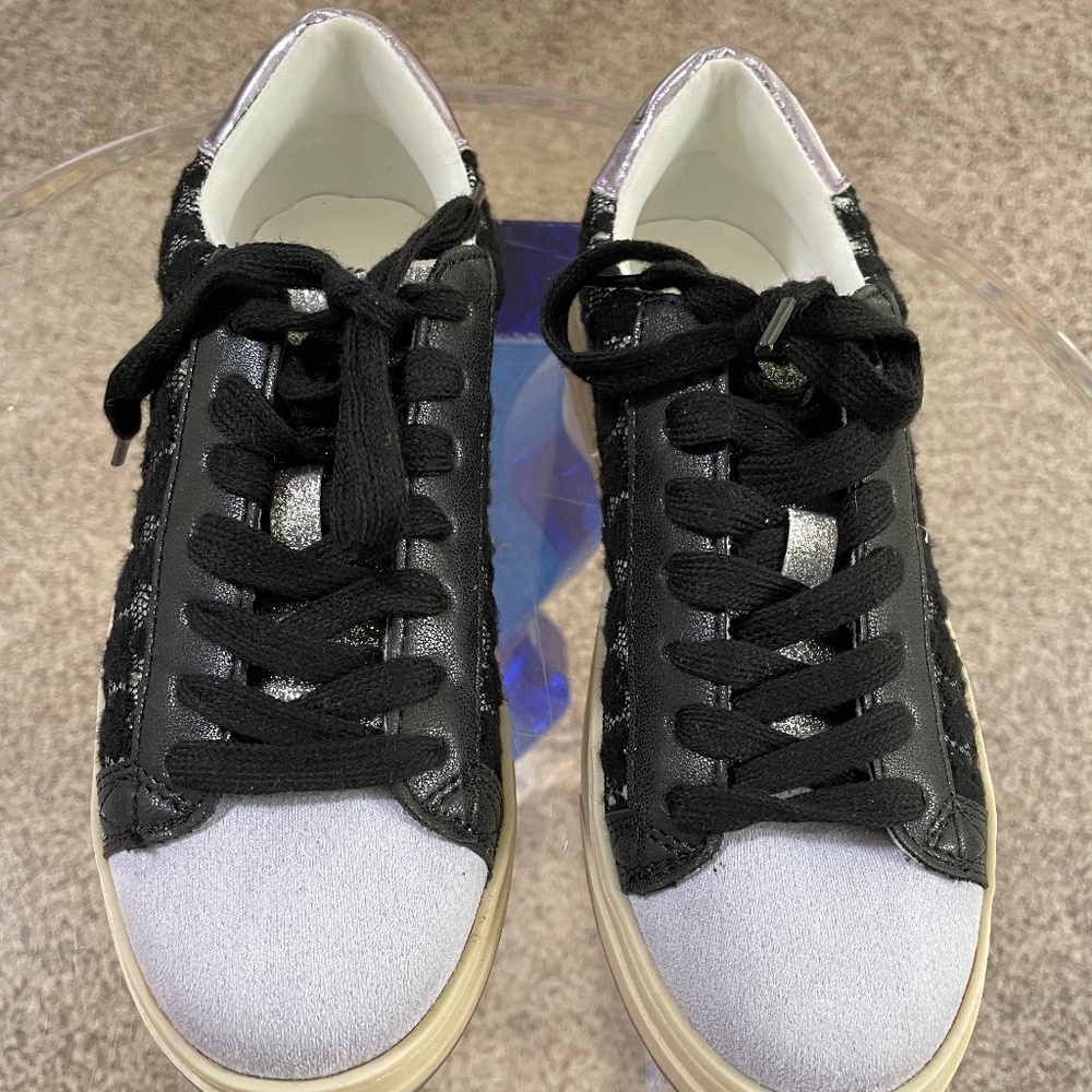 Steve Madden Kids Shoes with black lace  US Size 3